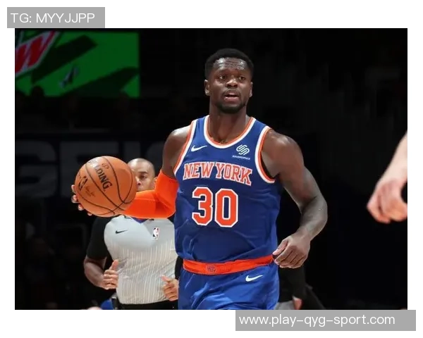 兰德尔上半场表现出色10投6中贡献15分3篮板3助攻数据全面